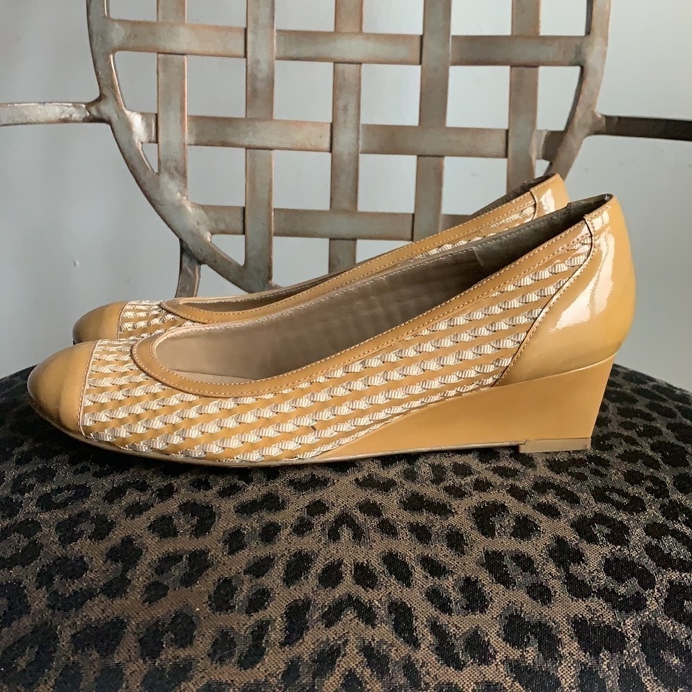 Stuart Weitzman Butterscotch Wedge Heels Size 6.5 - Picture 2 of 11